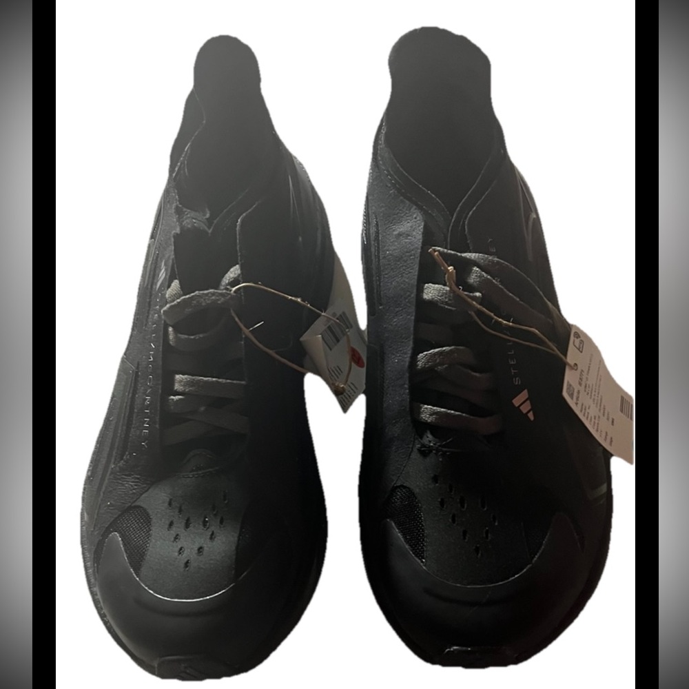 Adidas by Stella McCartney women size 7 black lace up sneakers!